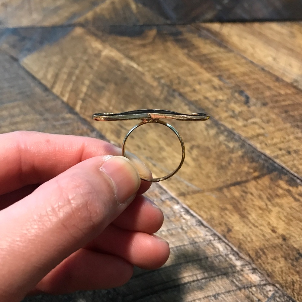 Mustache ring - Picture 3 of 3